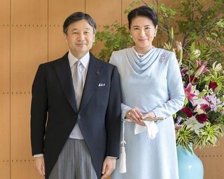 天皇陛下に「親しみ」82％　女性天皇賛成79％【世論調査】