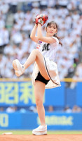 鈴木愛理の始球式