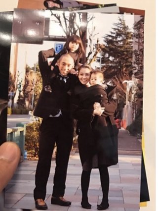 海老蔵さんが公開した家族写真