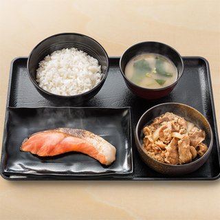 明日の朝、プチ贅沢を決行します！みんなだったら、どっちが食べたい？