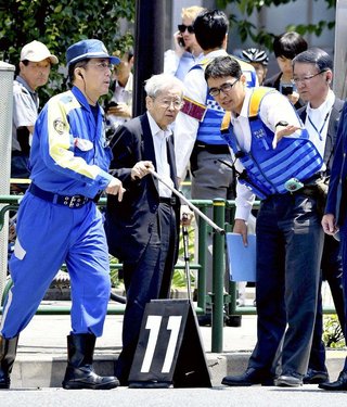 母子殺害の飯塚幸三さん、献花台を無視する鬼畜ぶりを披露し周囲にいた人から批判の声が上がる