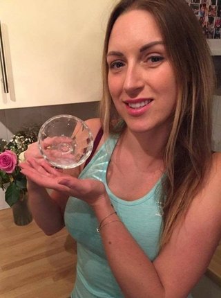 ヴィーガンのシングルマザー、力の源として精液スムージーを毎朝飲んでいるらしい