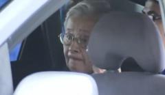 池袋で乗用車とごみ収集車が衝突　女性と子供が意識不明　10人けが