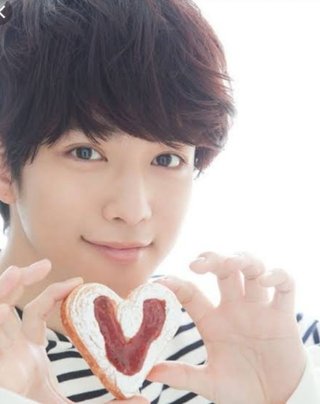 口角が上がった女の子可愛い