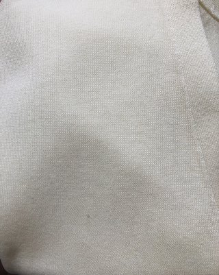 マガシークって通販で、白のカーディガン買ったんだけど