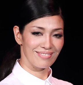 口角が上がった女の子可愛い