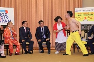 【安倍首相】“乳首ドリル”に笑顔