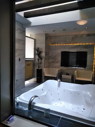 &#x{11:F8E2};なんでもいｰから&#x{11:F8E2};