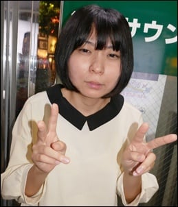 アンゴラ村長「ブスに睨まれた！」