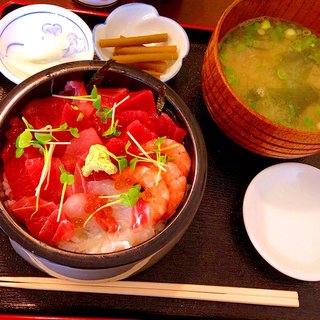 この海鮮丼を1時間以内に完食できたら無料、残したら代金800円支払わなきゃいけないとしたら