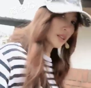 工藤静香、歩き、ながらスマホ