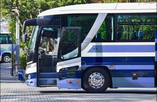 ジャニー喜多川さん告別式は「家族葬」なのに…　SNSに貸切バスで参加の呼びかけ