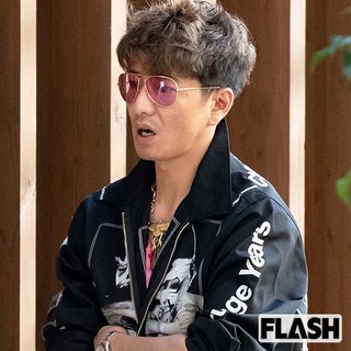 木村拓哉、気温30度超えでも「全身黒コーテ゛」着こなすよ！