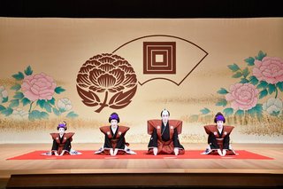 【海老蔵】長女・市川ぼたん襲名披露　観客は「やっぱりオーラがある。ママも喜んでると思う」