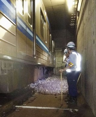 横浜地下鉄の回送電車、壁に衝突　運転士が居眠りか