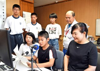 【福岡】「恩返ししたい」子どもたちが古里へ手紙　豪雨被災の福岡県朝倉市　地域放送で朗読