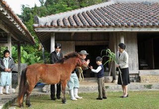 秋篠宮さま ブータン旅行で前代未聞の事態、周囲から不満噴出