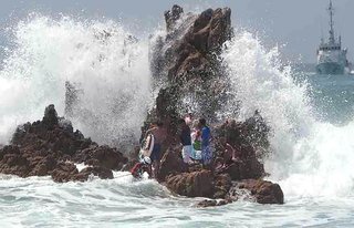 【また、DQN DQN】福井の海岸で岩場に24人孤立　海保巡視船が救助、男性軽傷