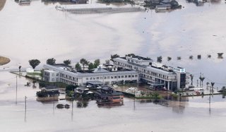 【佐賀】病院、冠水し孤立　患者・職員180人　水道止まり救助要請