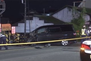 神奈川・小田原市で乗用車と特急電車が衝突、男性１人軽傷