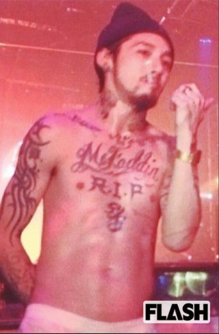 Charの息子「JESSE」ライブでキメキメ「大麻吸引」現場