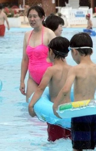 【としまえん】プールで救助の女児が死亡　浮き遊具の下に潜り込む　東京・練馬