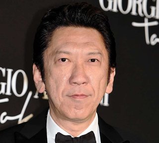 【顔がさざれ石】布袋寅泰さん、コブクロ小渕さんの国歌斉唱失敗を擁護するふりをして蒸し返す