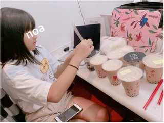 辻希美、長女らと楽屋で“タピオカパーリー”写真公開「大喜びでした」