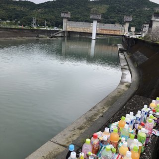 小学２年男児が川で行方不明 