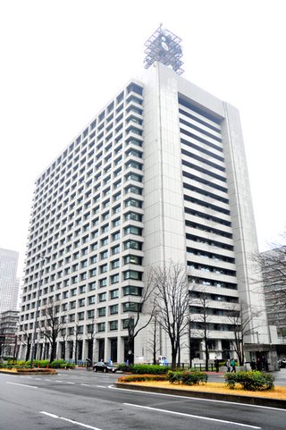 あおり運転対策で道交法改正へ　行為の規定や罰則を検討