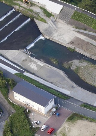 川で溺れ小学生ら4人意不　大阪・高槻