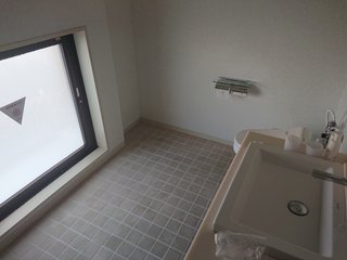 不倫でホテル泊まってるのだけどこの写真の青い光なんですか？