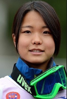  高梨沙羅がレッドブル・ボックスカート・レース東京の審査員として登場