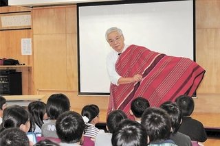 【宮城】ラオスの子の暮らしを紹介　福島のＮＰＯ理事長、気仙沼の小学校で講演