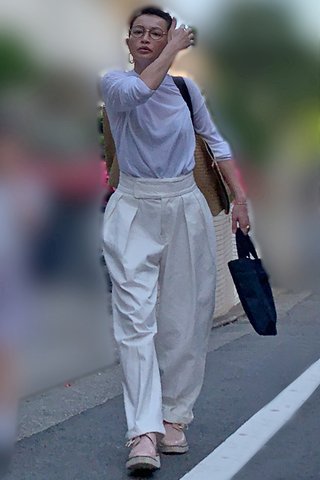 娘のお迎えで見せた魅惑のシースルー姿