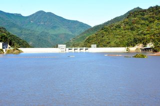 【群馬】八ツ場ダム、一昼夜でほぼ満水　試験貯水中に突然の変貌