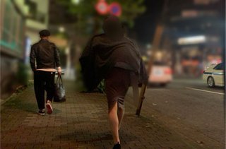 バイきんぐ小峠英二　吉岡里帆似の美女と自宅デート