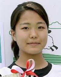  高梨沙羅がレッドブル・ボックスカート・レース東京の審査員として登場