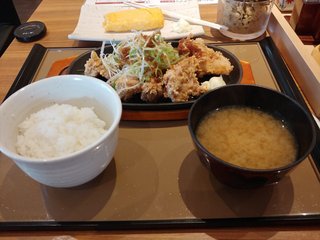 この油淋鶏定食にいくら出せる？