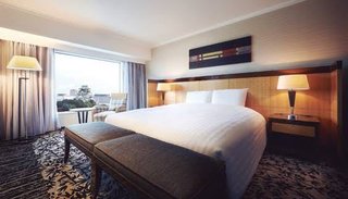 不倫でホテル泊まってるのだけどこの写真の青い光なんですか？