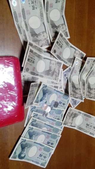 お米が後、1キロくらいしかなくておかずももう何も買えない