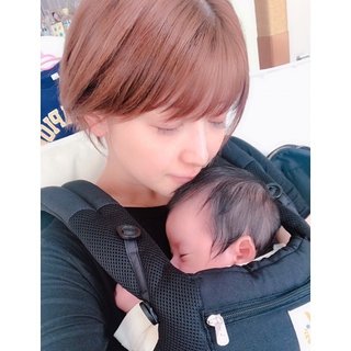 矢口真里、生後２か月長男との抱っこ紐ショットが反響「幸せそう」「すでにイケメン」