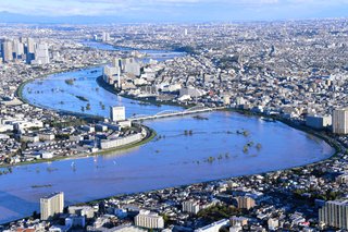 消えた河川敷、泥かぶる高層マンション…空から見た東京