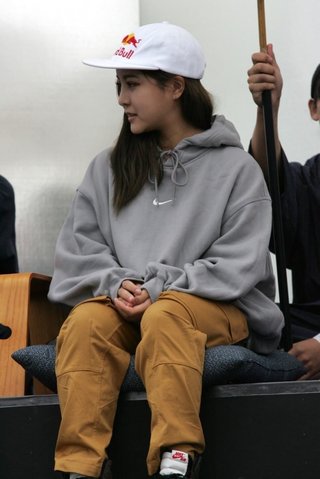  高梨沙羅がレッドブル・ボックスカート・レース東京の審査員として登場