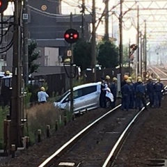 【愛知】フェンス突き破り、マンション駐車場から車が線路進入
