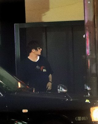 ドラマ収録の合間に美女と焼肉店で会食