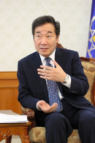 【韓国】李首相、即位の礼にあわせ来日　文大統領は見送り