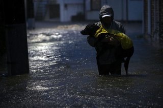 ヤバ… 大型で非常に強い台風19号　三連休に直撃のおそれ