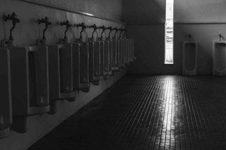 中1男子が学校トイレで首吊り　悲痛な死に「学校調査の無力」を嘆く声