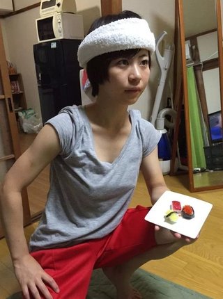 【画像】これ、わざと胸チラさせてるよね？